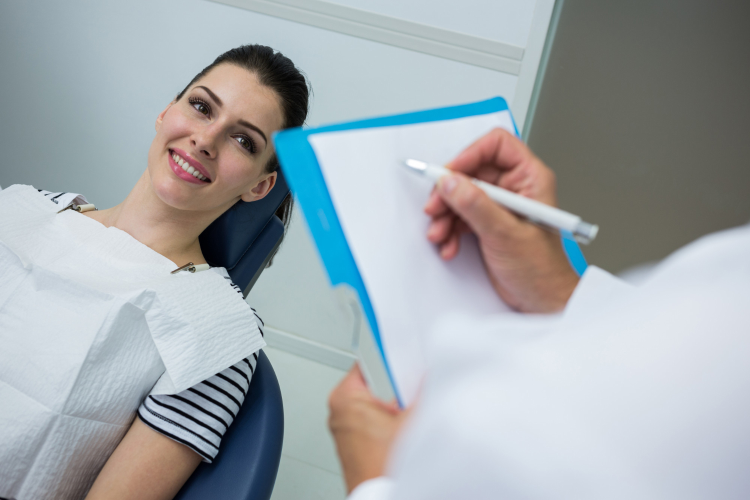 Por qué la especialización avanzada en endodoncia duplica la fidelización de pacientes